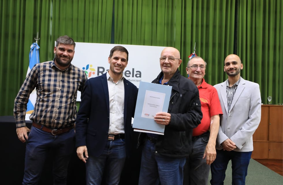 El Intendente entregó escrituras a 17 familias rafaelinas