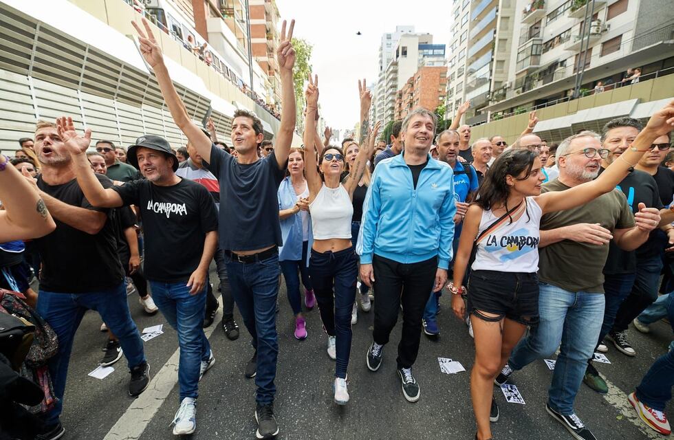 El operativo clamor por Cristina Kirchner se coló en el 24 de marzo con una multitudinaria marcha de La Cámpora