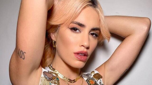 Lali Espósito fue sorprendida por sus fans al llegar a Argentina.