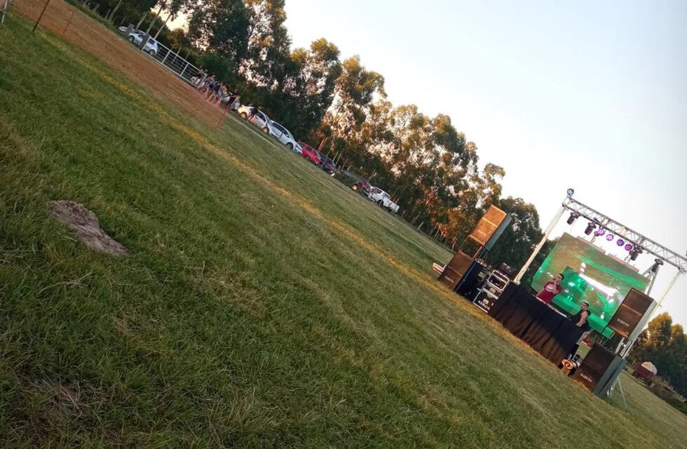 Chajarí: desbarataron una fiesta clandestina de 200 personas con barras de trago y luces