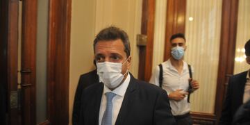 política 
Diputados busca darla media sanción a la reforma por ganancias 
Sergio Massa y Máximo Kirchner 
FOTO CLARIN