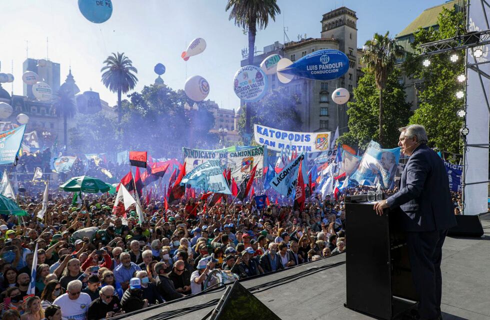 El oficialismo organiza un acto por el Día de la Democracia que contaría con la presencia de Lula da Silva