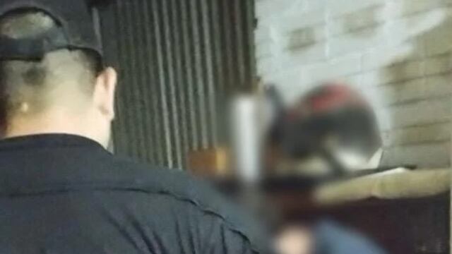 Policías resguardaron a un hombre tras un intento de suicidio en Campo Viera.