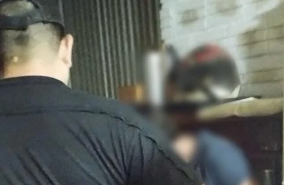 Policías resguardaron a un hombre tras un intento de suicidio en Campo Viera