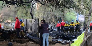 incendio en el asentamiento Las Tablas con una víctima fatal, un menor de 16 años. (José Hernández/La Voz)