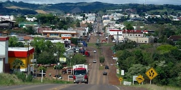 El municipio limita con Santo Antonio, Brasil.