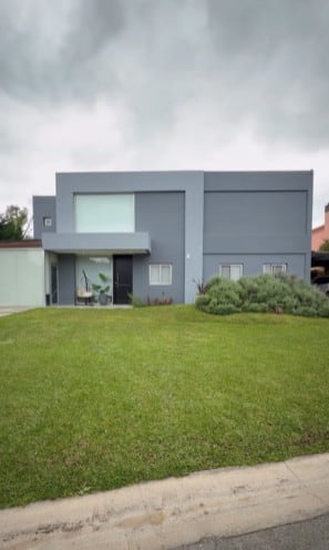 En un country de zona norte y con todos los lujos: así es la casa de Cinthia Fernández por dentro