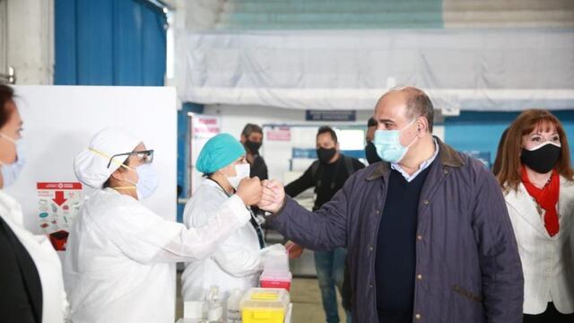 El gobernador Manzur visitó el nodo de vacunación de Banda del Río Salí.