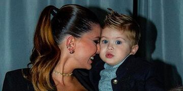 China Suárez junto a Amancio, su hijo menor.