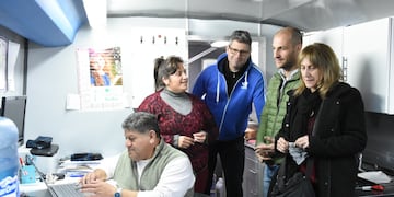 La COASMUDE donó una computadora para el programa "Hay equipo"