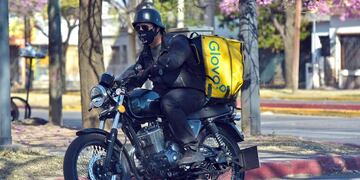 Este delivery de Glovo fue asaltado en godoy Cruz. Imagen ilustrativa / Facundo Luque.
