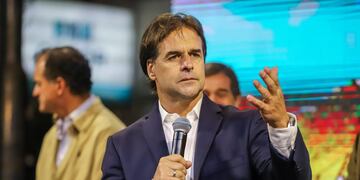 Luis Lacalle Pou, afirmó que estudia la apertura de fronteras para "algunas personas que estén inmunizadas" a partir de septiembre. (DPA)