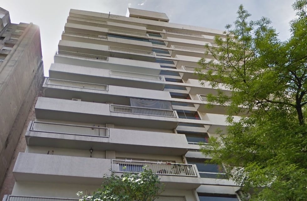 Córdoba: un menor quiso robar en un edificio, saltó de un balcón a otro y fue detenido