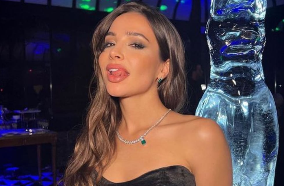 Brenda Asnicar enamoró a sus fans con un body de charol ultra ajustado y escotado
