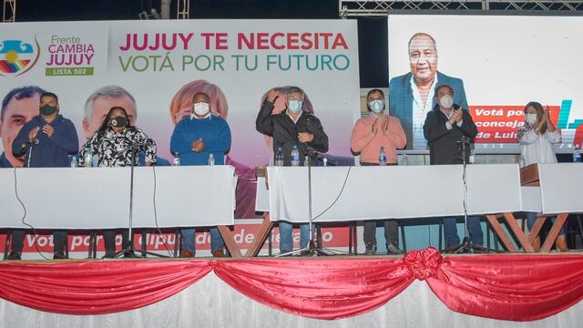 Los candidatos Omar Gutiérrez, Alberto Bernis y Fabián Tejerina, del Frente Cambia Jujuy, encabezaron el acto en Santa Clara.