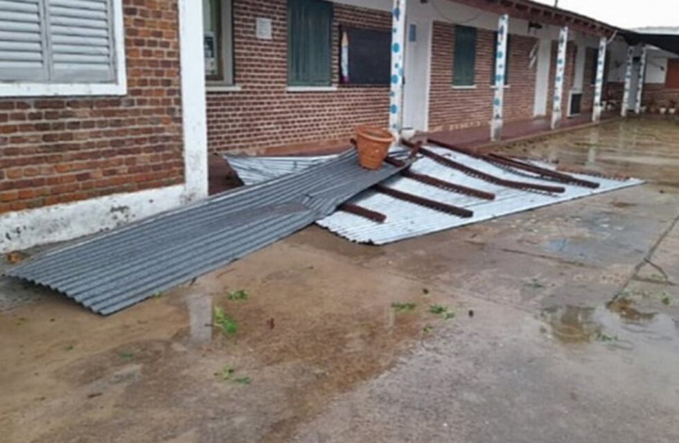 En Nueva Escocia el temporal del lunes hizo volar techos y postes de luz