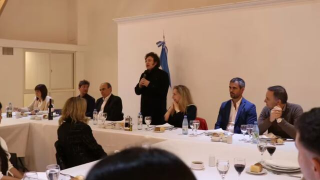 El jefe de Estado encabezó la reunión con integrantes de la Cámara baja.