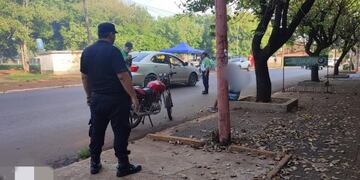 Puerto Iguazú: ebrio, fue demorado tras despistar con su motocicleta.