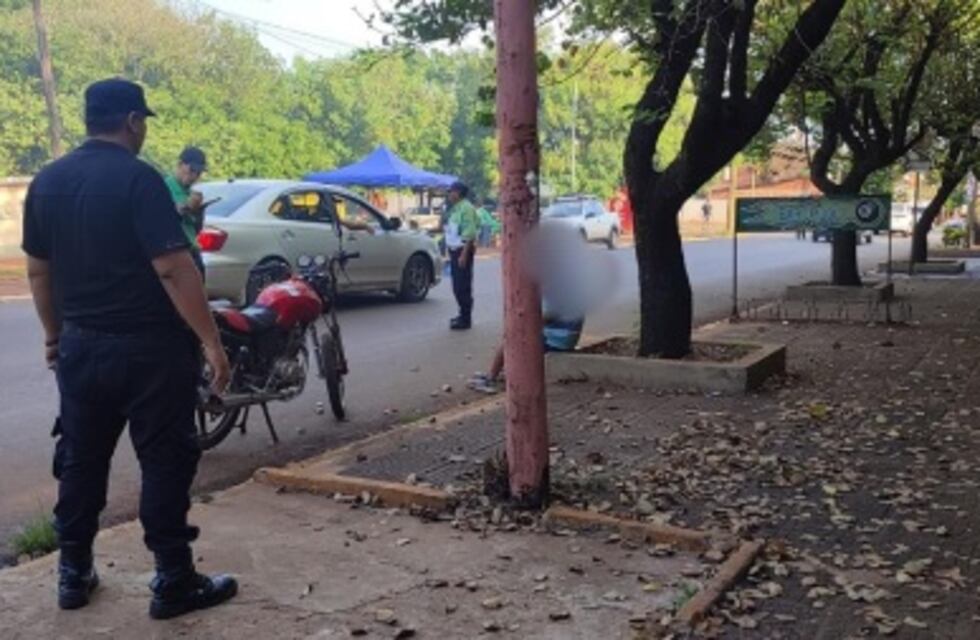 Puerto Iguazú: ebrio, fue demorado tras despistar con su motocicleta