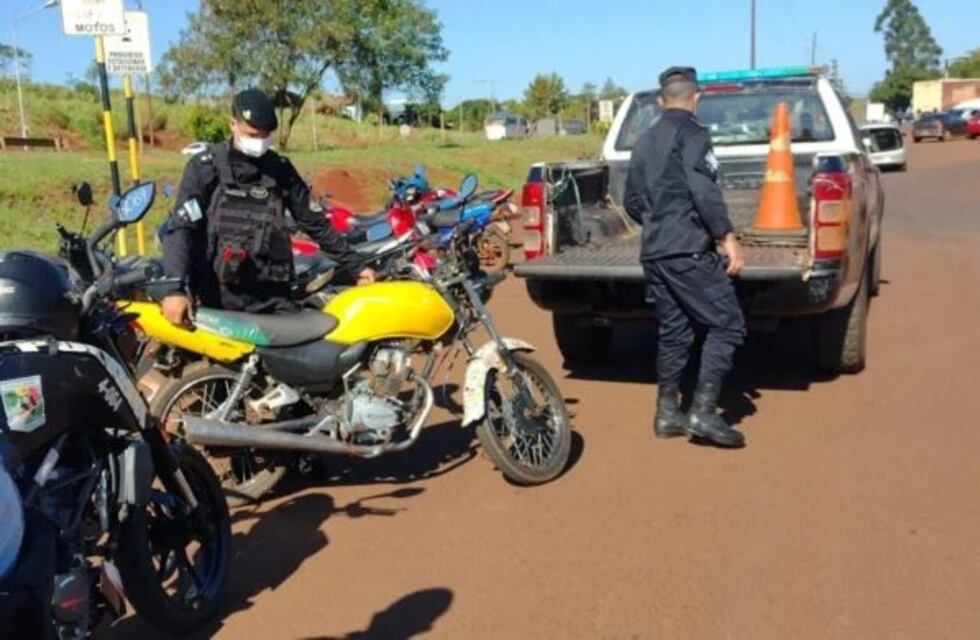 Efectivos policiales secuestran motocicleta en Oberá