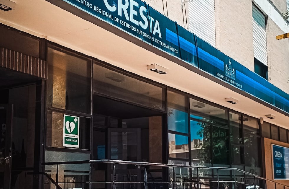 Cresta presentacion de las carreras sobre Geotecnologías y Agronegocios