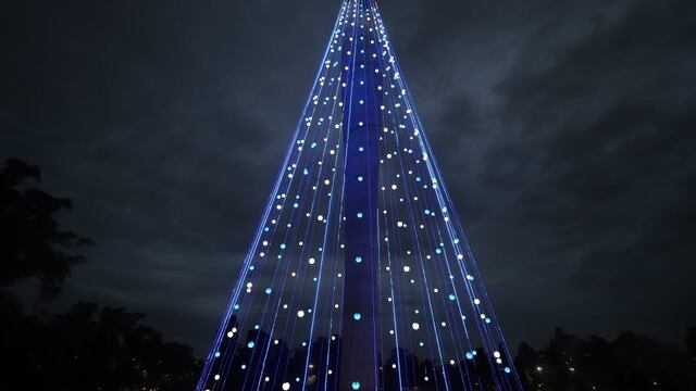 El de Córdoba es el árbol de Navidad más alto de Sudamérica. (Prensa Gobierno)