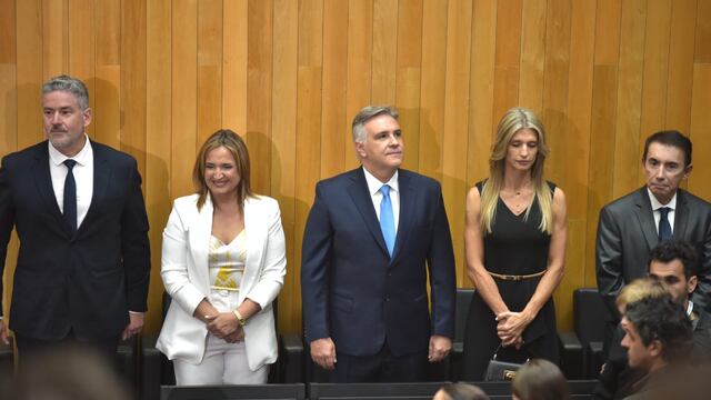 Martín Llaryora en la Legislatura este domingo, jurando como gobernador. (Ramiro Pereyra/La Voz)