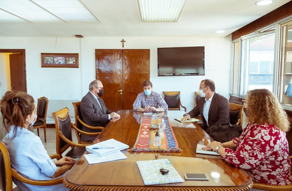 Gustavo Melella se reunió con directivos de Radio Victoria