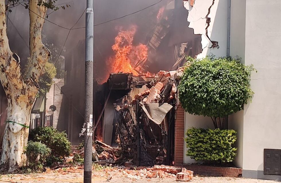 Explosión en Villa Devoto: hay un muerto y un operario herido por luego del derrumbe de una vivienda