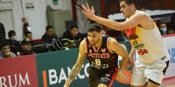 El Chuzito Luciano González. Instituto lo necesita en un partido muy chivo (Javier Ferreyra).