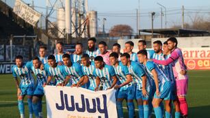 El equipo profesional de Gimnasia y Esgrima de Jujuy que compite en la torneo de la Primera Nacional de la AFA, con la aspiración de volver a la Primera División del fútbol argentino.