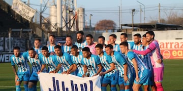 El equipo profesional de Gimnasia y Esgrima de Jujuy que compite en la torneo de la Primera Nacional de la AFA, con la aspiración de volver a la Primera División del fútbol argentino.