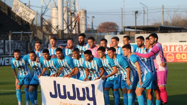 El equipo profesional de Gimnasia y Esgrima de Jujuy que compite en la torneo de la Primera Nacional de la AFA, con la aspiración de volver a la Primera División del fútbol argentino.