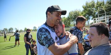 Guillermo Farré, uno de los más buscados por los hinchas tan especiales. Belgrano y el Día Mundial del Síndrome de Down.