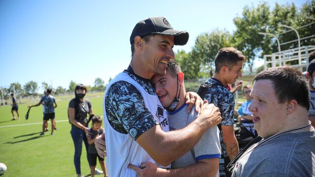 Guillermo Farré, uno de los más buscados por los hinchas tan especiales. Belgrano y el Día Mundial del Síndrome de Down.