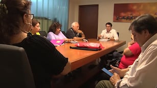 El ministro Cardozo al momento de anunciarles a dirigentes gremiales el monto del bono de fin de año que se pagará a los trabajadores estatales.