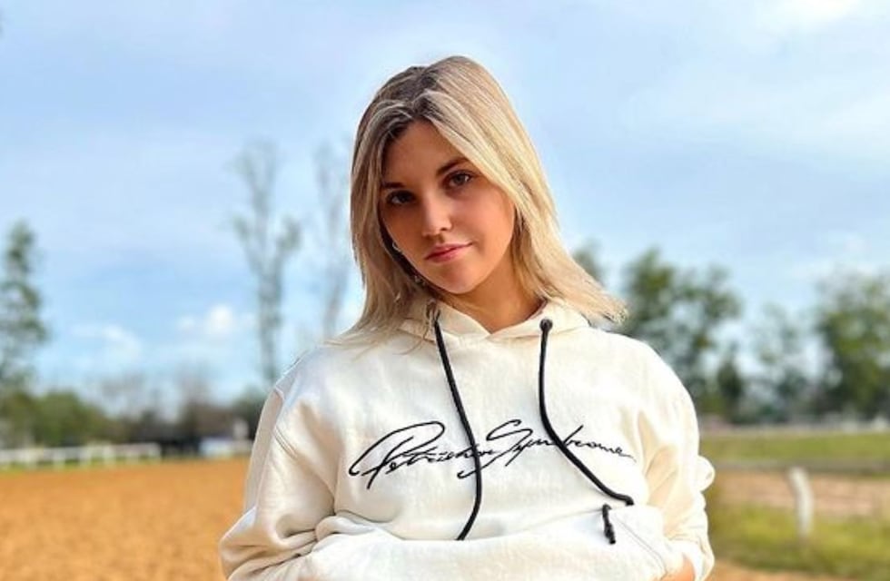 La nueva novia de Emanuel Noir, cantante de Ke Personajes, posó desde la cama y en lencería roja