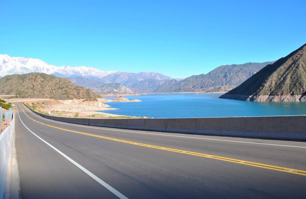 Una familia se accidentó tras un vuelco en la ruta 7 de Potrerillos