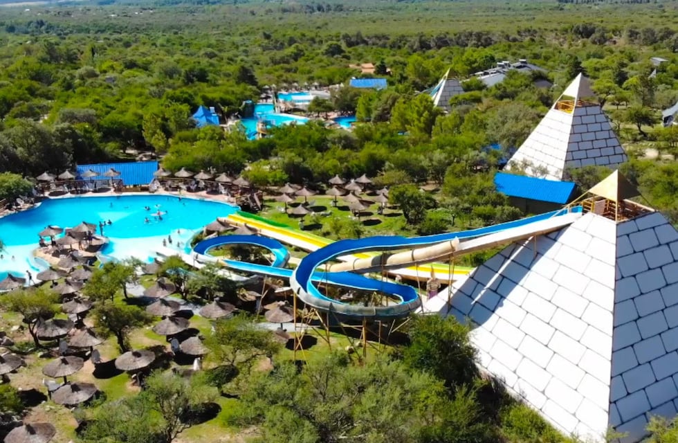 Abrió el parque acuático con una “alfombra mágica gigante” en Córdoba: cuánto cuestan las entradas