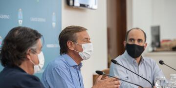 El gobernador provincial en la conferencia de prensa de hoy, lunes 18 de enero, donde dio los detalles del ciclo lectivo 2021.