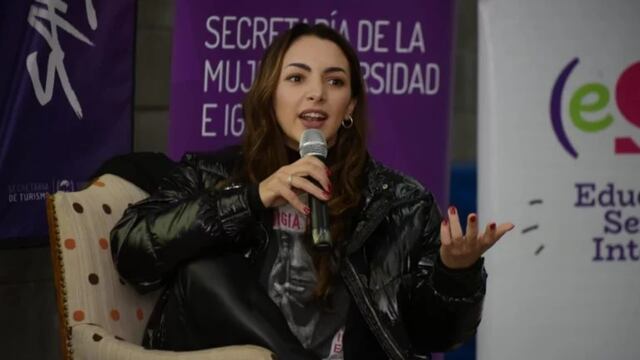 Charla de Thelma Fardín.