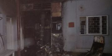 El fuego dañó todo lo que se guardaba en el depósito, en especial, ropa y elementos de biosefuridad usados por la pandemia. Gentileza Sitio Andino