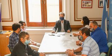 Sindicatos municipales y ejecutivo firmaron acuerdo salarial.