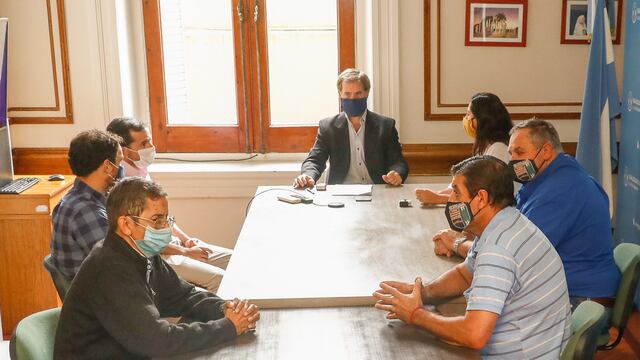 Sindicatos municipales y ejecutivo firmaron acuerdo salarial.