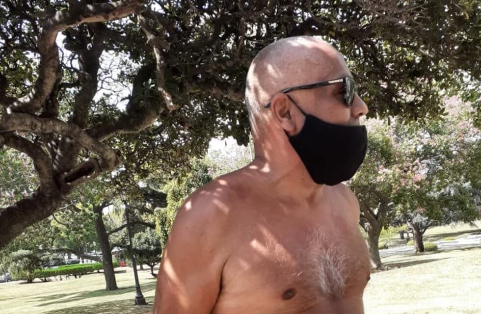 Taxista se sacó la ropa en plena protesta contra Uber frente al Concejo Municipal