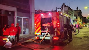 Incendio en barrio Alberdi: más de 30 evacuados del edificio (Prensa Policía de Córdoba).