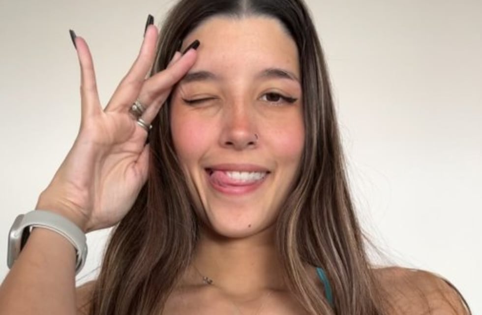 Con una foto hot, una influencer rosarina reveló a quién vota este domingo y despertó una polémica