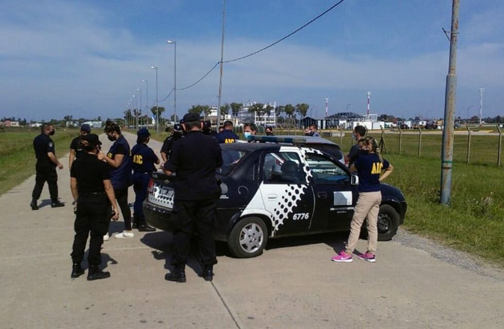 Encontraron a un hombre muerto dentro de un auto cerca del Aeropuerto