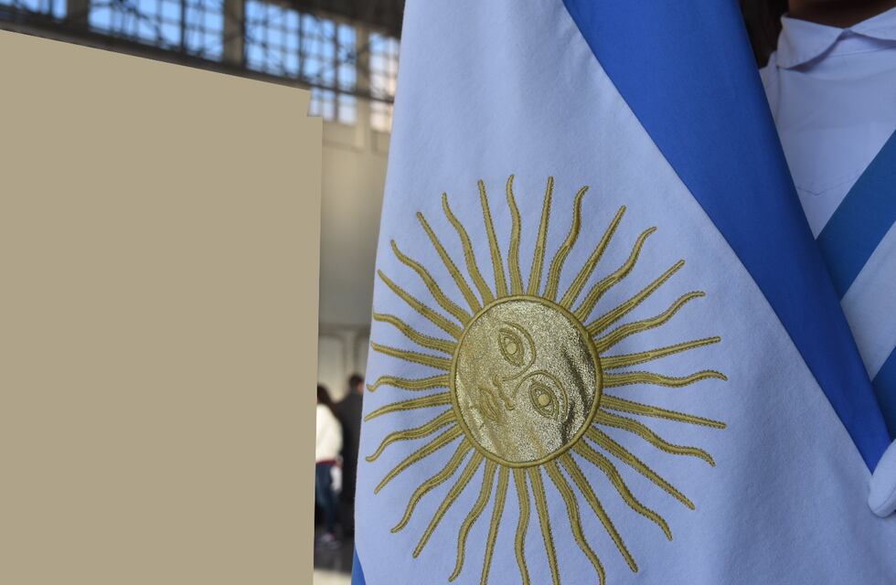 Escándalo en Córdoba: denunció al colegio porque no seleccionaron a su hija como abanderada