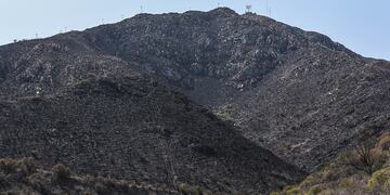 La tradicional aerosilla de la ciudad de Los Cocos sufrió los efectos de los incendios. (La Voz)